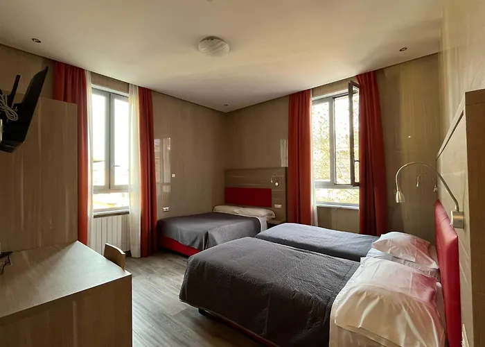 Hotel Midway